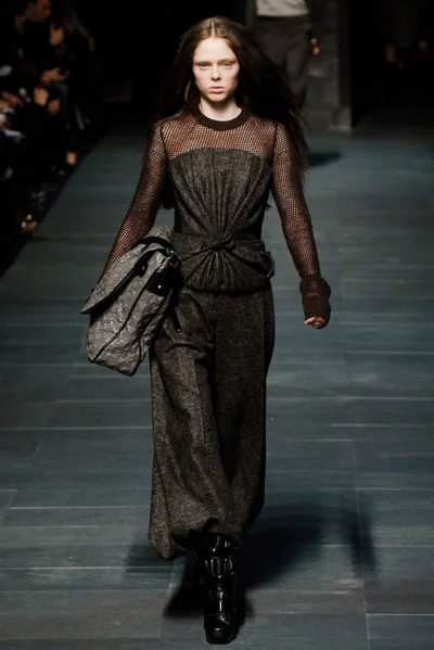 Look 28